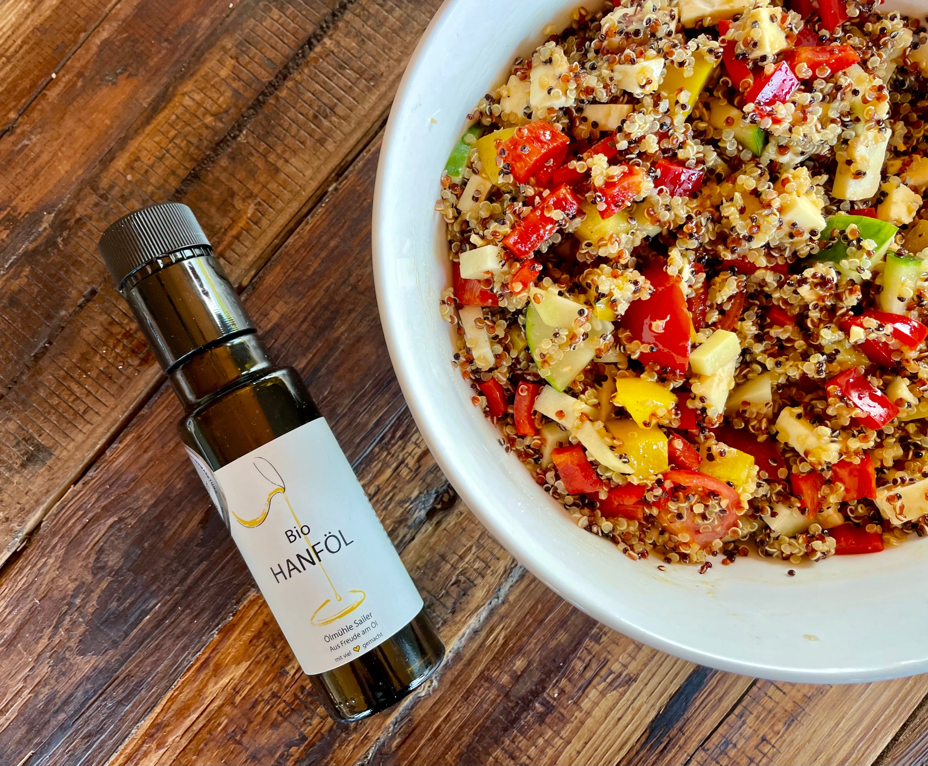 Bunter Quinoasalat mit Hanföl
