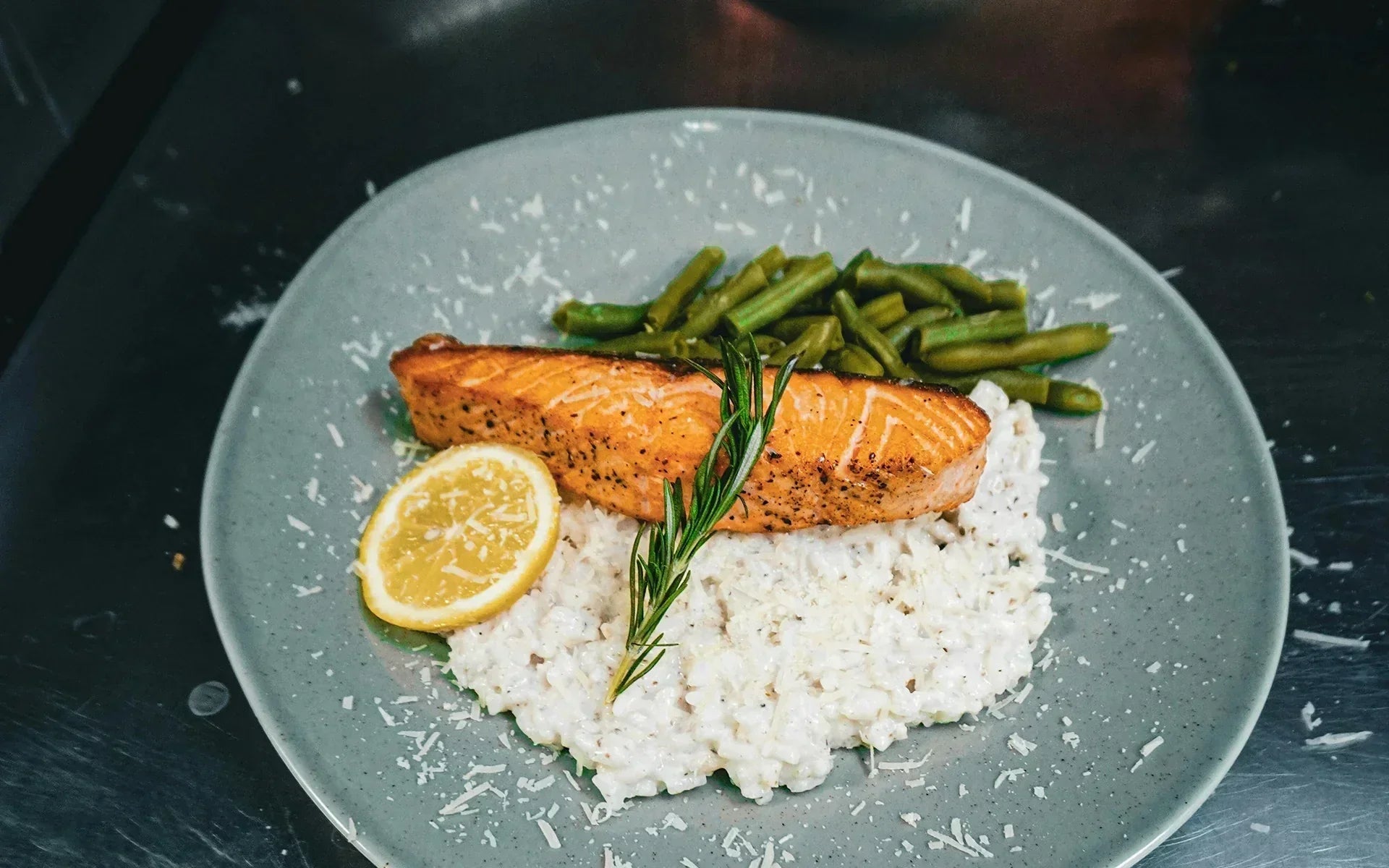 Lachfilet auf Kräuterreis