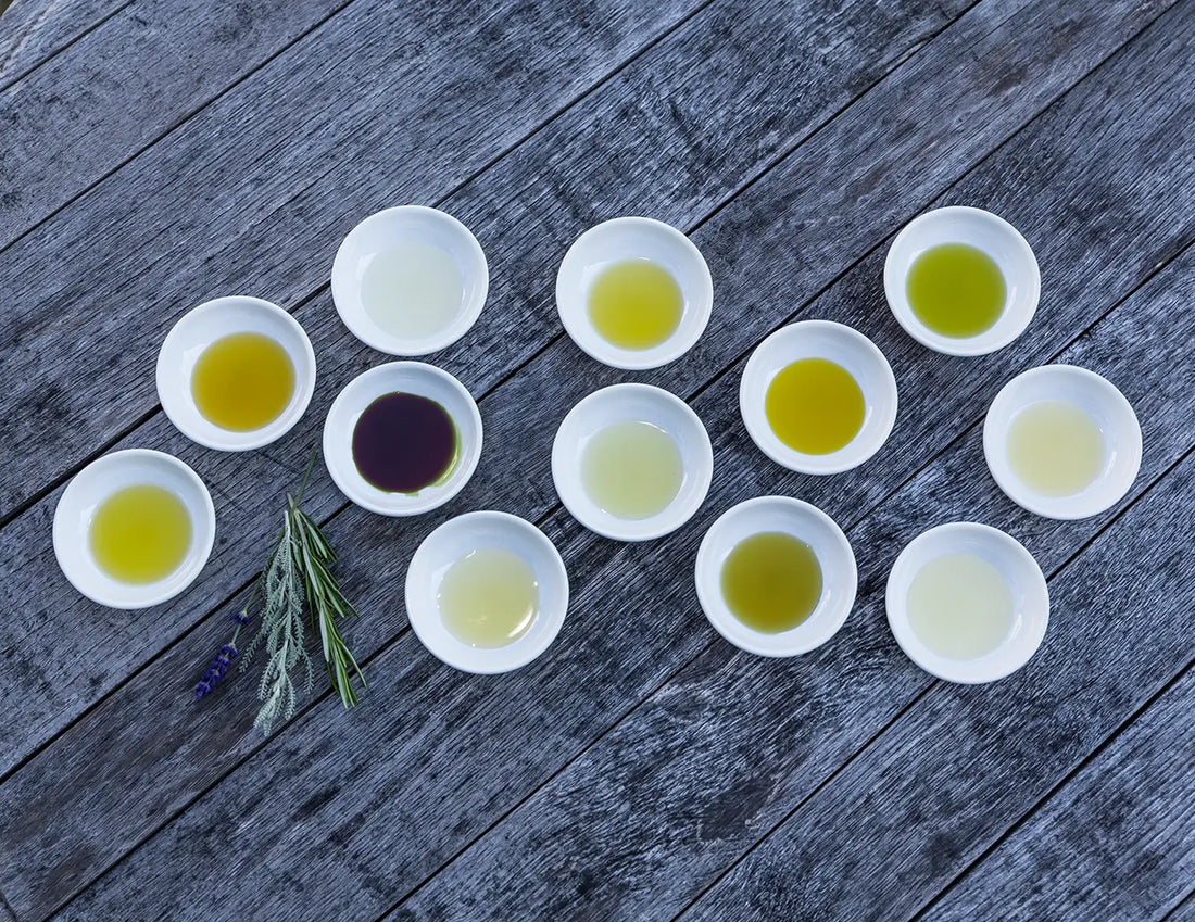 Öle in kleinen Schüsseln